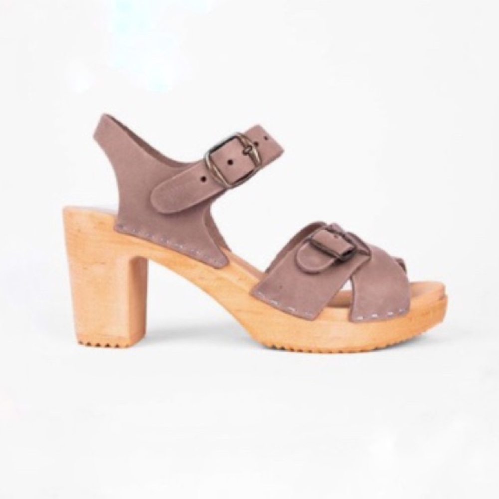 SOLD — Nina Z Leather Clog Sandals